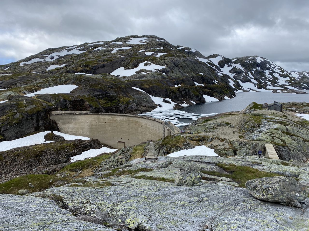 Bilde av Bjølsegrø dam med noe snø rundt